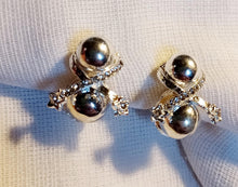 Load image into Gallery viewer, Vintage Chunky Silver Ball Stud cluster Clip On Earrings
