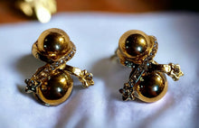 Load image into Gallery viewer, Vintage Chunky gold Ball Stud cluster Clip On Earrings
