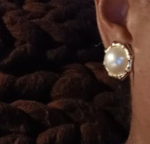 Load image into Gallery viewer, Faux Pearl button Stud Clip On Earrings
