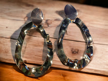 Load image into Gallery viewer, Handmade crinkle Metal Hoop Clip On Earrings gold
