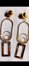 Load image into Gallery viewer, Minimalist Gold Metal Dangle Clip On Earrings
