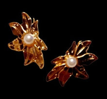 Load image into Gallery viewer, Abstract Flower Stud Clip On Earrings gold
