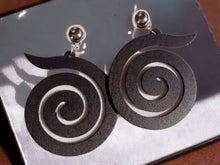 Load image into Gallery viewer, Wooden Spiral Clip On Earrings black
