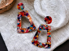 Load image into Gallery viewer, Vintage Style Minimalist Confetti Lucite Dangle Earrings (pierced ears)

