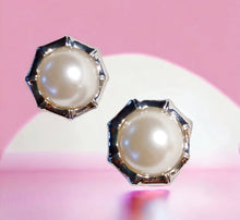 Load image into Gallery viewer, Faux Pearl button Stud Clip On Earrings
