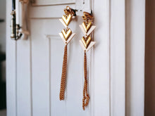 Load image into Gallery viewer, Small vintage Acrylic and chain art deco design  Clip On Earrings
