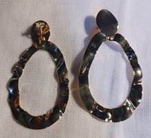 Load image into Gallery viewer, Handmade crinkle Metal Hoop Clip On Earrings gold
