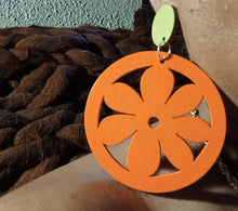 Load image into Gallery viewer, Handmade vintage 60s style daisy Wooden Earrings (pierced ears)
