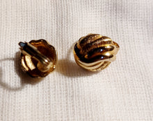 Load image into Gallery viewer, Vintage Gold Knot Clip On Earrings 1980s
