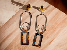 Load image into Gallery viewer, Minimalist Gold Metal Dangle Clip On Earrings
