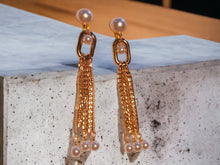 Load image into Gallery viewer, Glamourous Handmade Gold Metal faux pearl and chain Clip On Earrings
