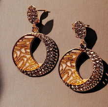 Load image into Gallery viewer, Gold Metal rhinestone Crescent Moon Clip On Earrings
