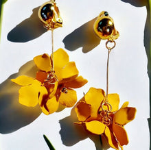Load image into Gallery viewer, Gold minimalist Flower Clip On Earrings silver 3 in
