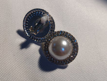 Load image into Gallery viewer, Large Classic Pearl Stud and rhinestone Clip On Earrings Large style
