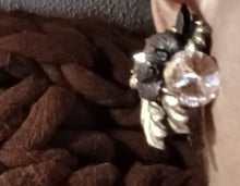 Load image into Gallery viewer, Vintage Brutalist flower clip on cluster earrings 1970s
