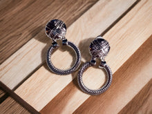 Load image into Gallery viewer, Small  Metal  doorknocker Hoop Clip On Earrings Silver
