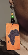 Load image into Gallery viewer, Handmade distressed wood &amp; Africa and bead Clip On Earrings
