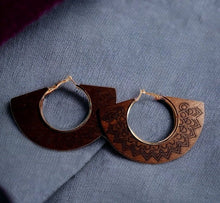 Load image into Gallery viewer, Medium sized Wood and Metal Hoop Earrings brown
