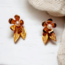 Load image into Gallery viewer, Antique Gold Flower Cluster Stud Clip On Earrings 1950s
