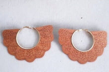 Load image into Gallery viewer, Wood and Metal Hoop Earrings Brown
