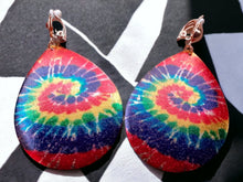Load image into Gallery viewer, Large Hammered Metal Disc Tie Dye Print Clip On Earrings Gold
