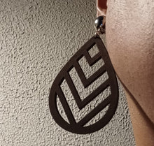 Load image into Gallery viewer, Minimalist Geometric Wooden Clip on Earrings
