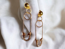 Load image into Gallery viewer, Pop art Safety pin Clip On Earrings gold
