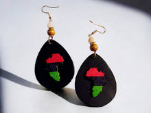 Load image into Gallery viewer, Rbg Red black and green Africa wooden Earrings
