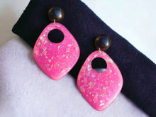 Load image into Gallery viewer, Vintage Style Chunky Confetti Lucite Dangle Clip On Earrings
