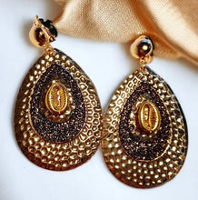 Load image into Gallery viewer, Handmade Hammered Metal Disc Clip On Earrings Gold
