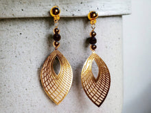 Load image into Gallery viewer, Handmade Abstract Wire Metal Hoop Clip On Earrings gold
