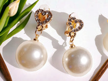 Load image into Gallery viewer, Handmade small Faux Pearl dangle Clip On Earrings
