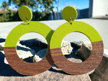 Load image into Gallery viewer, Minimalist 2 tone wooden hoop Earrings clip on
