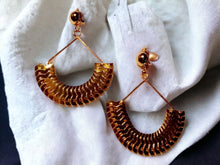 Load image into Gallery viewer, Large Metal Chain hoop Design Clip On Dangle Earrings Gold
