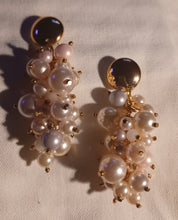 Load image into Gallery viewer, Handmade beaded large chunky  faux pearl Grapevine Cluster Clip On Earrings
