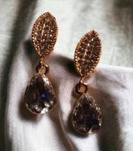 Load image into Gallery viewer, Handmade Rhinestone Clip On Earrings Gold
