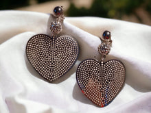 Load image into Gallery viewer, Hammered Metal Heart Clip on Earrings

