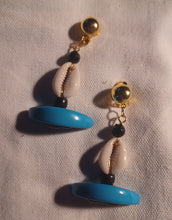 Load image into Gallery viewer, Vintage Handmade Cowrie Shell Clip On  Earrings
