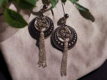 Load image into Gallery viewer, Hammered Metal tassel Clip On Earrings silver
