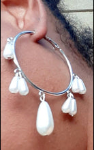 Load image into Gallery viewer, Faux pearl charm hoop earrings (pierced ears)
