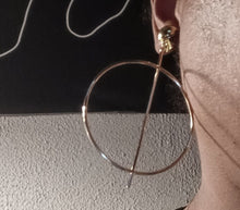 Load image into Gallery viewer, Minimalist Design Gold Hoop Clip On Earrings
