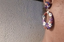 Load image into Gallery viewer, Pop art Vintage Style small faux leather Daisy Clip On Earrings
