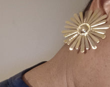 Load image into Gallery viewer, Large Mid Century Sunburst gold metal Daisy Clip On Earrings

