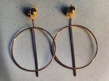 Load image into Gallery viewer, Minimalist Design Gold Hoop Clip On Earrings
