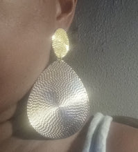 Load image into Gallery viewer, Light Hammered Metal Disc Clip On Earrings gold 4 inch
