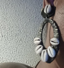 Load image into Gallery viewer, Natural Boho Raffia and cowrie Clip On Earrings black
