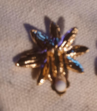 Load image into Gallery viewer, Rhinestone  abstract flower Stud Cluster Clip On Earrings gold
