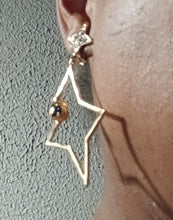 Load image into Gallery viewer, Abstract Star Clip On Earrings silver
