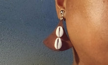 Load image into Gallery viewer, Smalll Wood and cowrie  minimalist Clip On hoop Earrings
