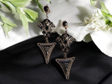Load image into Gallery viewer, Avant garde large silver dangle Clip On Earrings Gold
